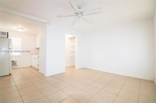 4-716 Ne 8th St, Hallandale Beach, FL, 33009-3084 | Card Image