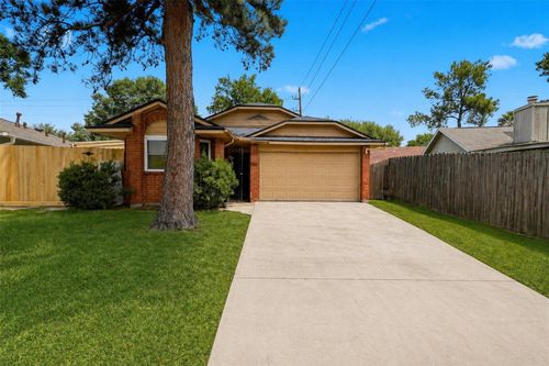 9114 Golden Sunshine Dr, Houston, TX, 77064-4522 | Card Image
