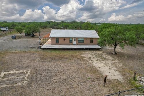 561 Windmill Road, Uvalde, TX, 78801 | Card Image