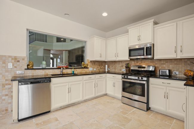 111 Bobolink Cv, House other with 4 bedrooms, 3 bathrooms and 2 parking in Kyle TX | Image 16