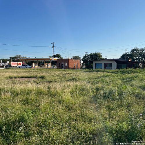 117 N Center St, Sabinal, TX, 78881 | Card Image