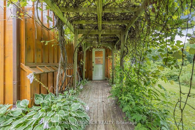 487072 30 Sideroad, House other with 3 bedrooms, 2 bathrooms and 10 parking in Mono ON | Image 4