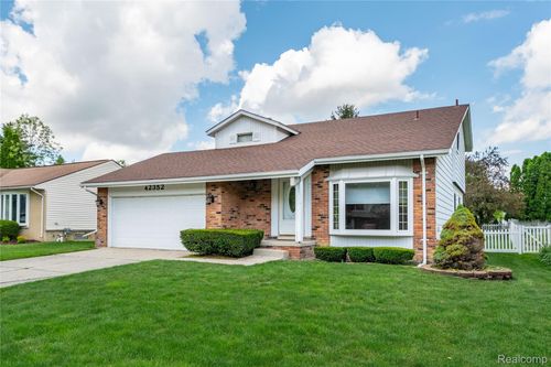 42352 Park Ridge Rd, Novi, MI, 48375-2653 | Card Image