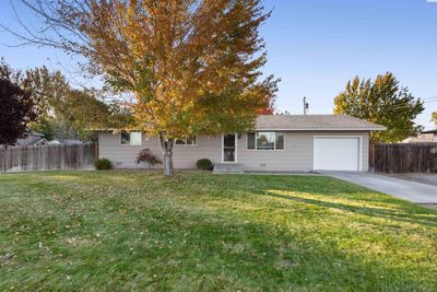 1105 W 29th Ave, Home with 3 bedrooms, 1 bathrooms and null parking in Kennewick WA | Image 2