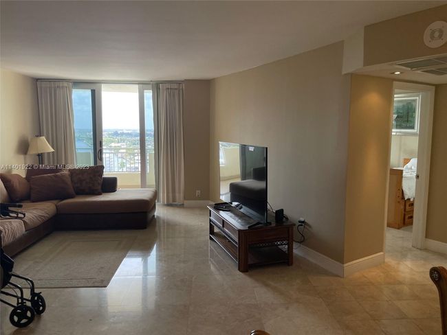 APT-1619 - 3180 S Ocean Dr, Condo with 2 bedrooms, 2 bathrooms and null parking in Hallandale Beach FL | Image 4