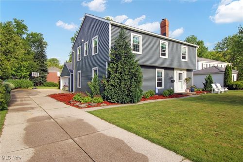 1325 Queen Annes Gate, Westlake, OH, 44145-2629 | Card Image