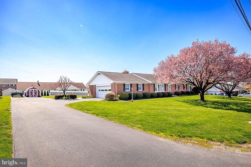 480 N Railroad Ave, NEW HOLLAND, PA, 17557-9375 | Card Image
