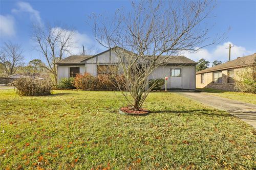 2003 Texoma St, Baytown, TX, 77520-4367 | Card Image