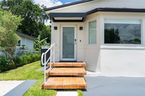x-621 Sw 60th Ct, Miami, FL, 33144-3813 | Card Image