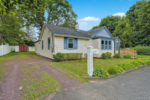 11 Rhoda Ave, Smithtown, NY, 11787-5606 | Card Image