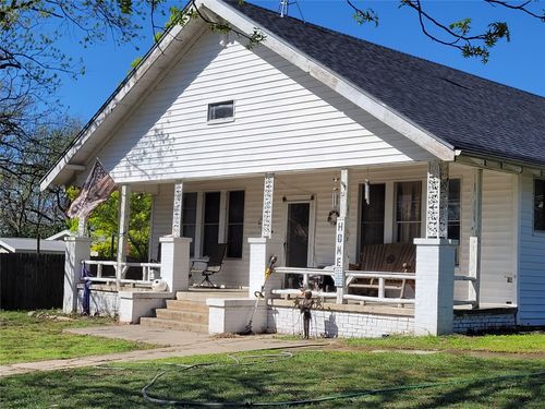 704 W Walcott Ave, Comanche, TX, 76442-2274 | Card Image