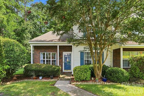 10171 Reindeer Way Ln, Charlotte, NC, 28216-0714 | Card Image