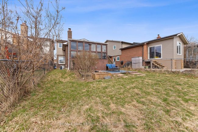 82 Simmons Blvd, House other with 3 bedrooms, 2 bathrooms and 4 parking in Brampton ON | Image 47
