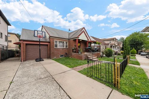 188 9th St, Fairview, NJ, 07022-1609 | Card Image
