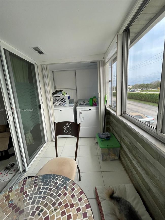 238 - 238 Saxony E, Condo with 1 bedrooms, 2 bathrooms and null parking in Delray Beach FL | Image 5