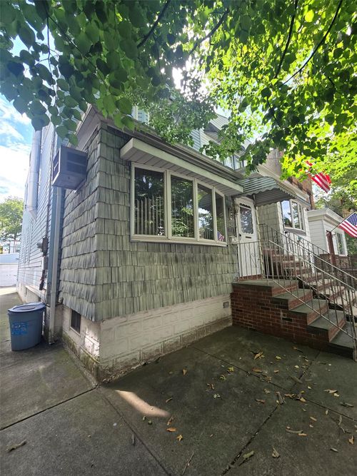 7733 79th St, Glendale, NY, 11385-7513 | Card Image