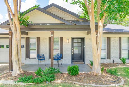 7002 Whispering Oaks Dr, Austin, TX, 78745-5234 | Card Image