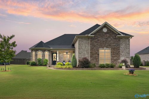 8207 Nantucket Cir, Owens Cross Roads, AL, 35763-7024 | Card Image