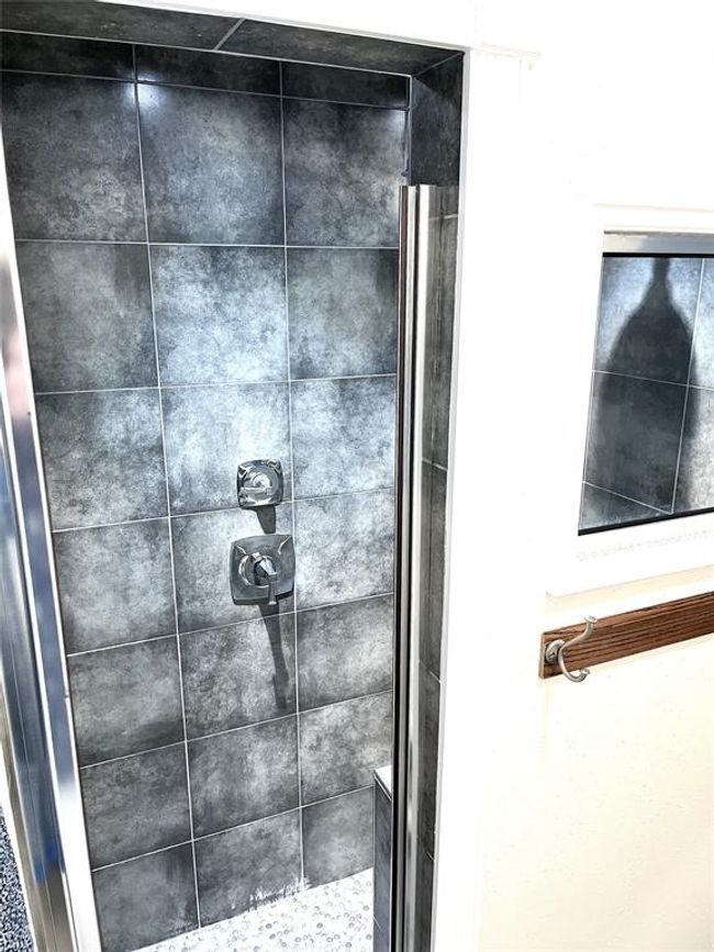 Large Walk-In Shower | Image 19