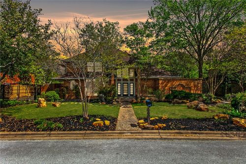 8605 Rosewood Dr, College Station, TX, 77845-5553 | Card Image