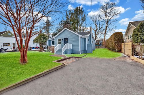 61 Circle Dr, East Northport, NY, 11731-1211 | Card Image