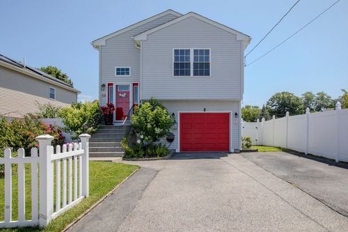58 Manchester St, Fall River, MA, 02721-4104 | Card Image