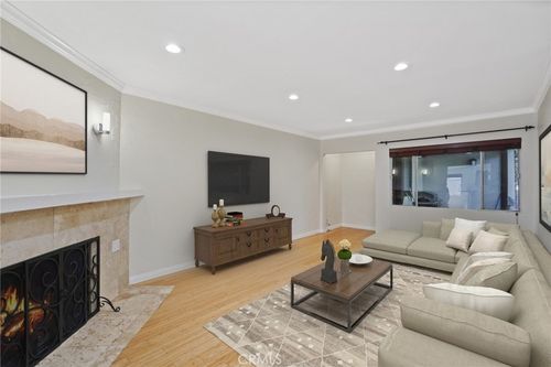 5-15457 Moorpark, Sherman Oaks, CA, 91403 | Card Image