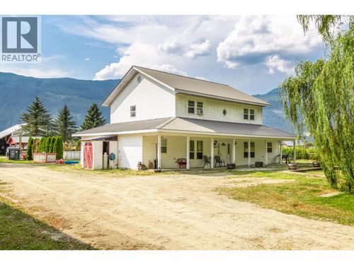 3695 Malakwa Loop Rd, Malakwa, BC, V0E2J0 | Card Image