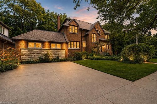 4 Forsyth Ave N, Hamilton, ON, L8S4E1 | Card Image