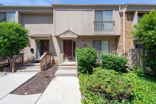 669 Oakbrook W, Rochester Hills, MI, 48307-1133 | Card Image