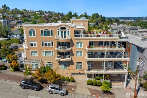 apt-101-2100 Thorndyke Ave W, Seattle, WA, 98199-4178 | Card Image