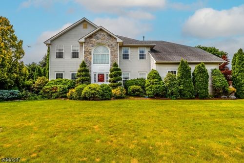 8 Staudt Ct, Somerset, NJ, 08873-7336 | Card Image