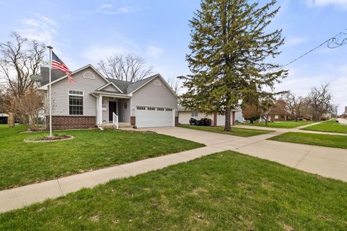 1605 Main St, Adel, IA, 50003-1326 | Card Image
