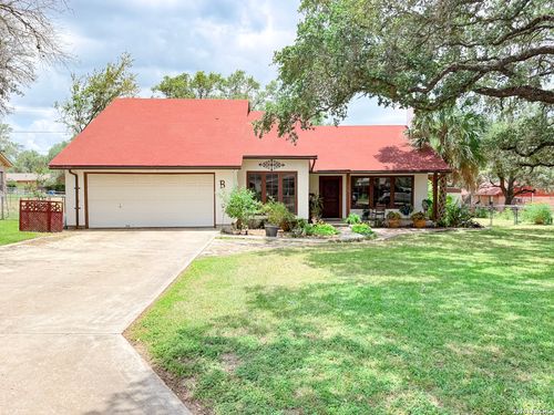 215 Sollock Dr, Devine, TX, 78016-1009 | Card Image