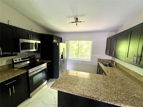 apt-201-8027 Lake Dr, Doral, FL, 33166-7772 | Card Image