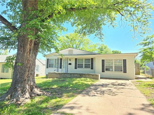 1309 W Martin St, Coffeyville, KS, 67337-1413 | Card Image