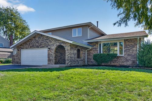 29W055 Schillinger Dr, Naperville, IL, 60564-5762 | Card Image