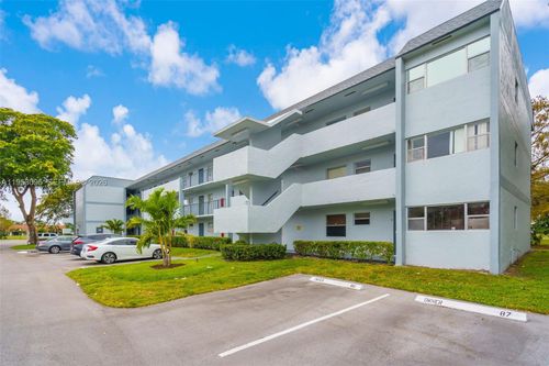 apt-110u-8411 Lagos De Campo Blvd, Tamarac, FL, 33321-3729 | Card Image