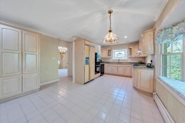 BREAKFAST/DINING AREA | Image 26