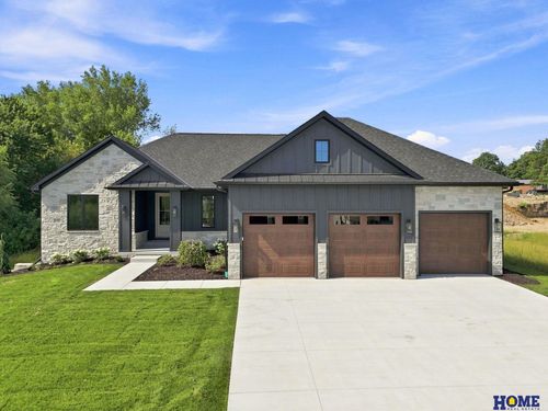 8817 Sandalwood Dr, Lincoln, NE, 68520-1166 | Card Image