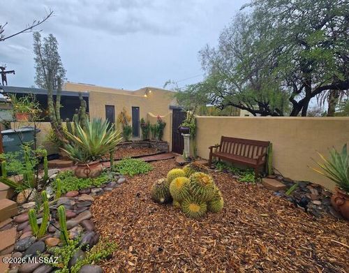 2931 E Edison St, Tucson, AZ, 85716-2738 | Card Image