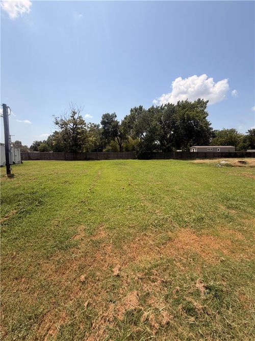 404 N Wrangler Street, Franklin, TX, 77856 | Card Image