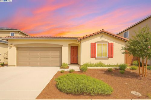 407 Sacramento St, Lathrop, CA, 95330-8497 | Card Image