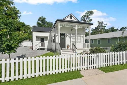 702 Pine St, Madisonville, LA, 70447-9747 | Card Image