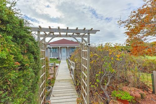 11 Highland Light Rd, Truro, MA, 02666-5257 | Card Image