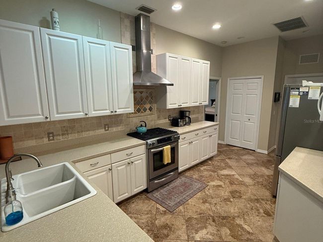 7714 Ashley Cir, House other with 4 bedrooms, 3 bathrooms and null parking in Bradenton FL | Image 8