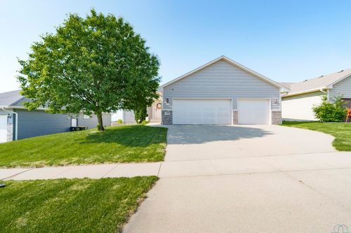 4236 Fieldcrest Dr, Sioux City, IA, 51103-3103 | Card Image