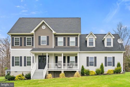8158 Squires Ln, Warrenton, VA, 20187-8368 | Card Image