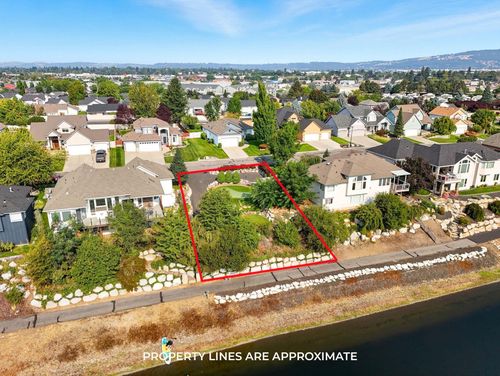 527 S Shelley Lake Ln, Spokane Valley, WA, 99037-7999 | Card Image