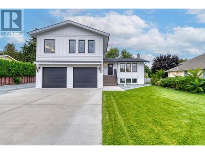 565 Sarsons Rd, House other with 4 bedrooms, 4 bathrooms and 8 parking in Kelowna BC | Image 1